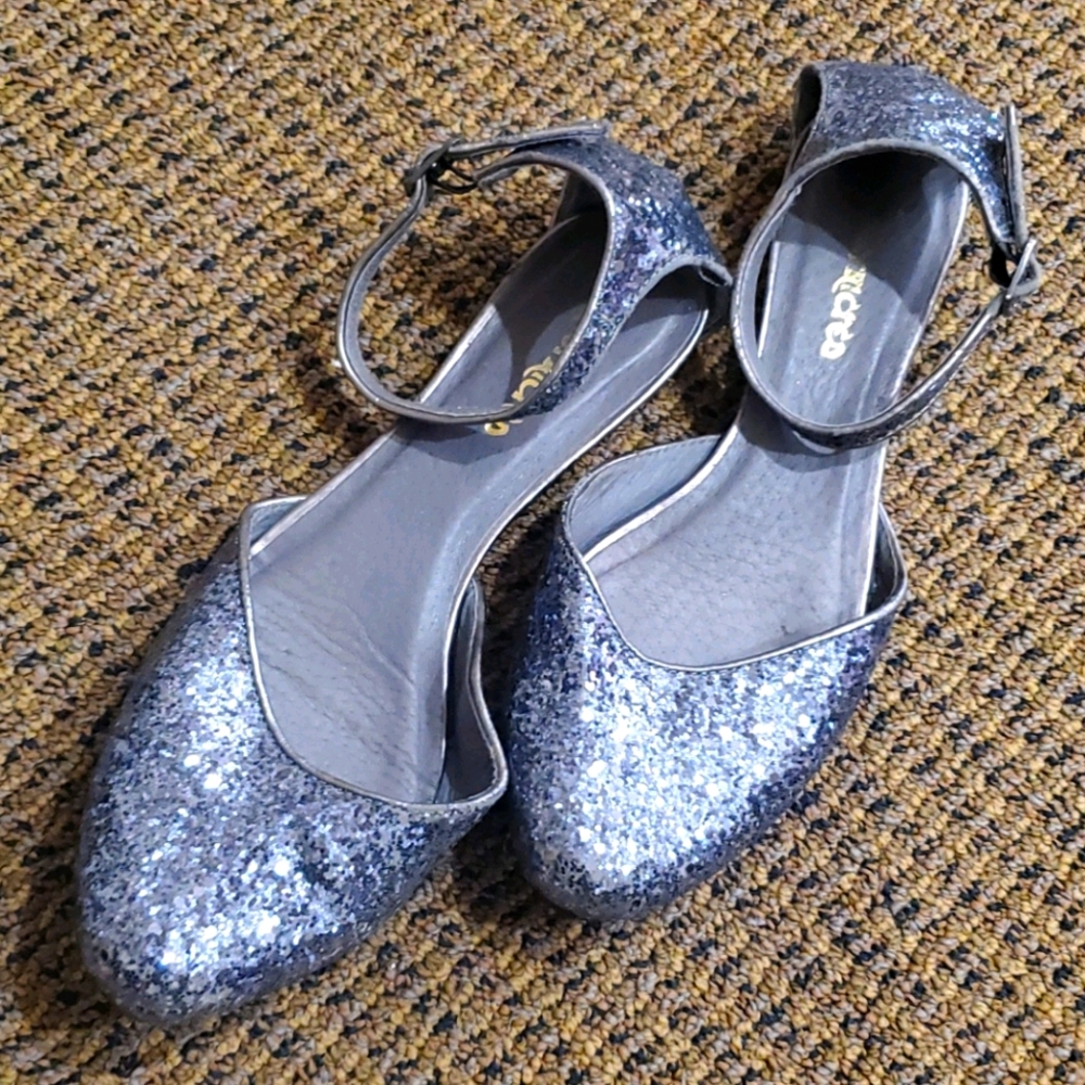 ❤Vintage grey glitter flats by Unrestricted